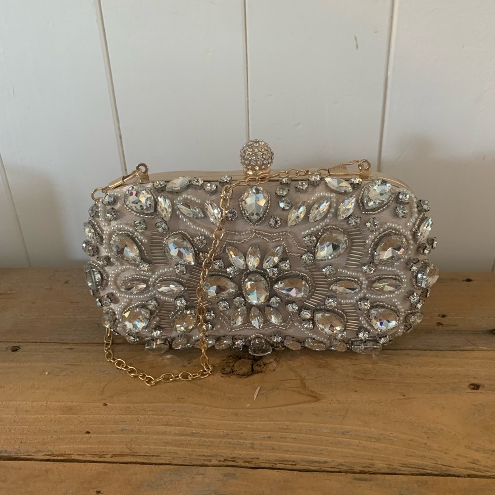 NWOT Tan & Gold Hard Shell Clasp Purse Clutch with Chain Straps